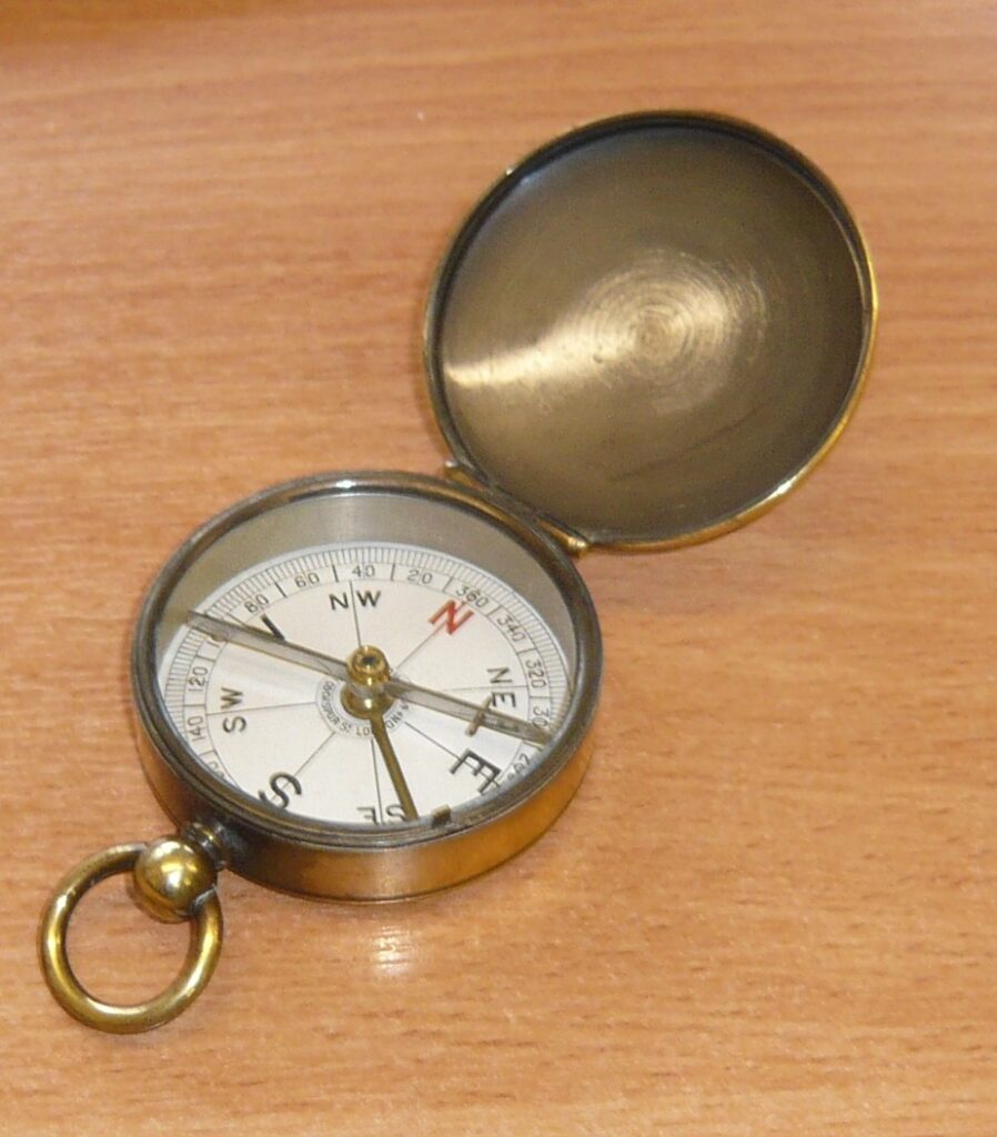 brass-closed-face-compass